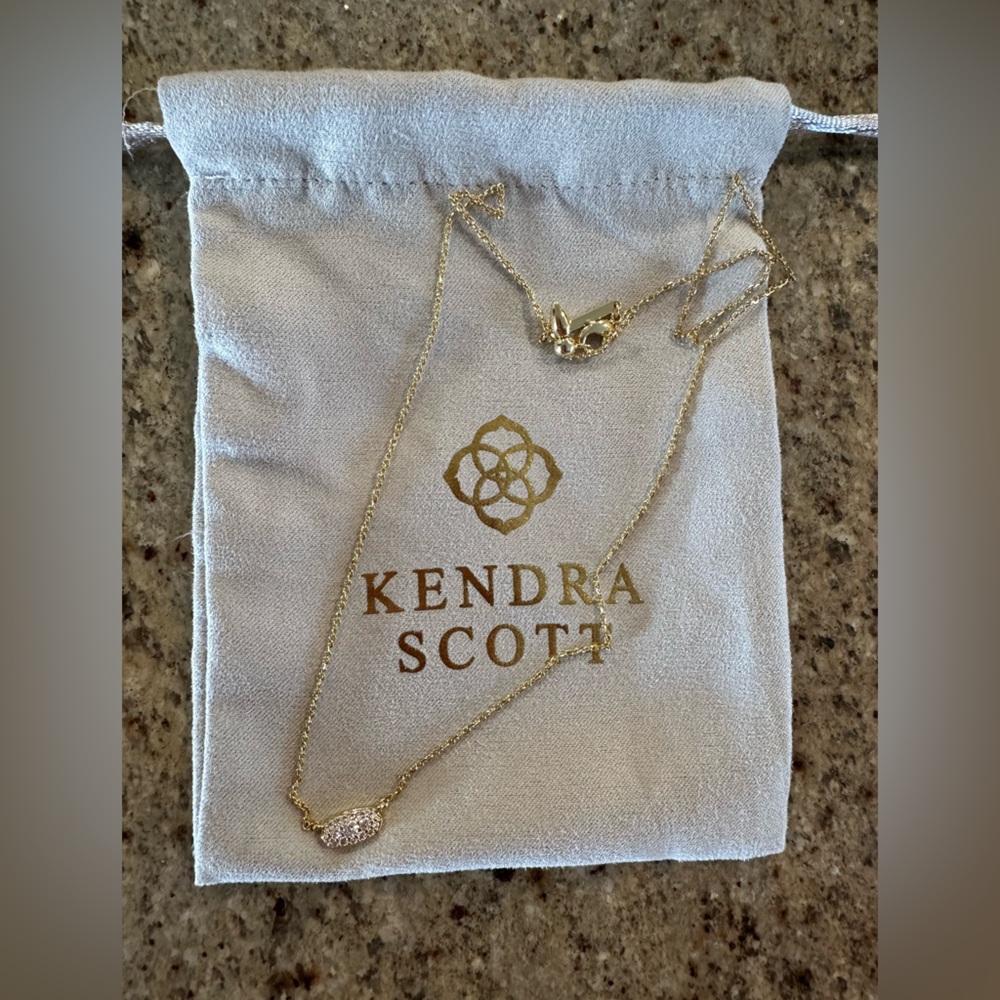 Kendra Scott necklace
